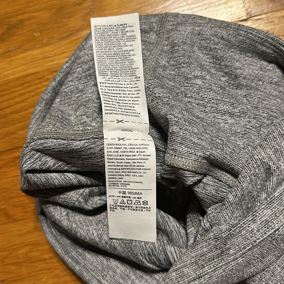 Old Navy - Women’s Highwaisted Active Shorts - Gray - Small - Picture 5 of 7